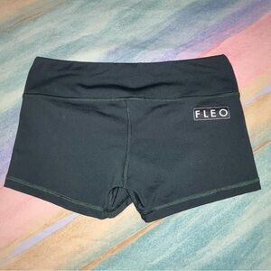 FLEO Shorts Womens M Compression 2.5" Inseam Running‎ Yoga Workout Gym